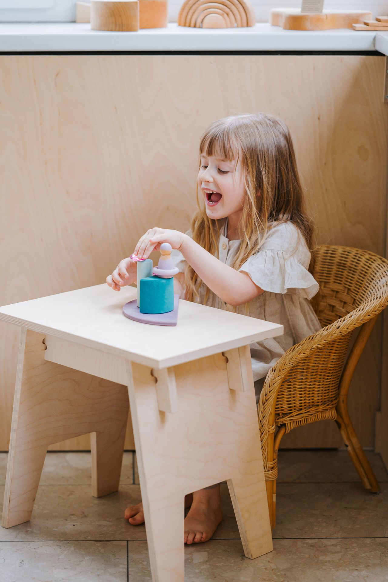 GRIMMS_HARU_STOOL_GIRL_SITTING