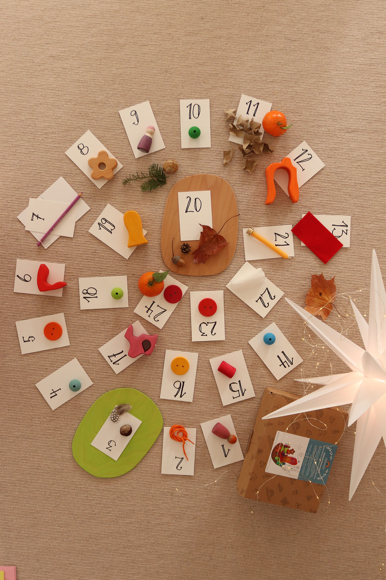 Overview of the individual parts of the playset as an advent calendar