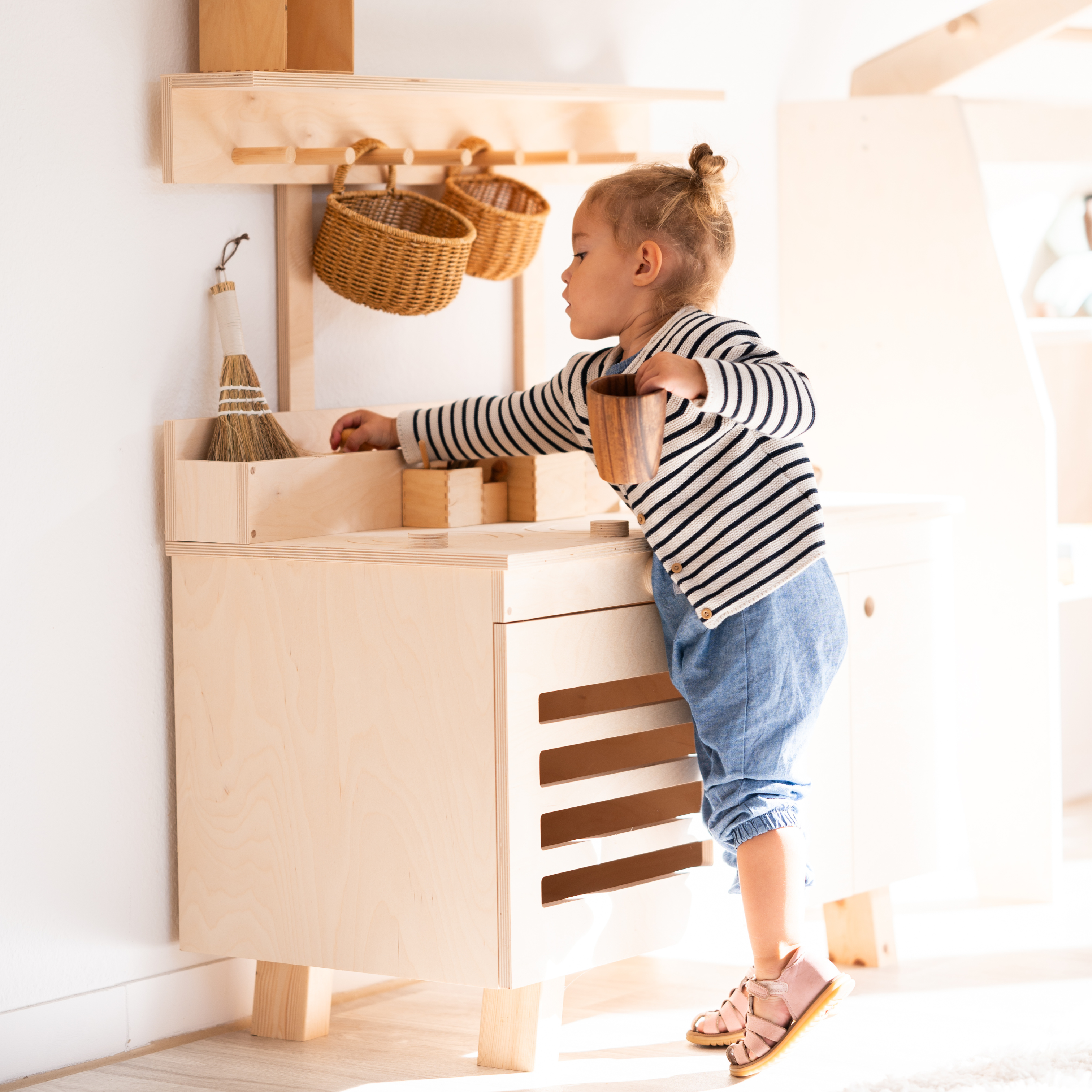 UMI play kitchen